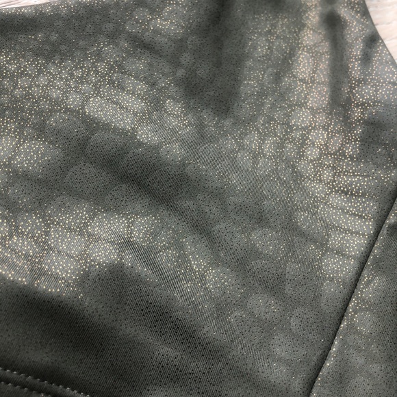 Olive Carbon38 sports bra in crocodile foil pattern, size M - Picture 3 of 6